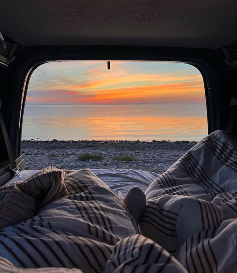 Campervan Road Trip, 2024 Vision Board Camping, 2024 Vision Board Road Trip, Road Trip Bed In Car, Van Camping Aesthetic, Camping In Car Aesthetic, Camping Van Aesthetic, Rv Road Trip Aesthetic, Road Trip With Boyfriend Aesthetic