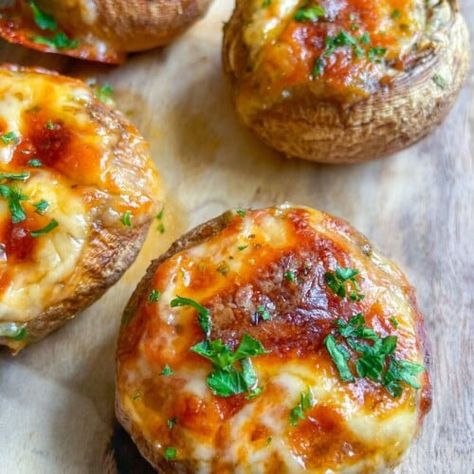 Pizza Stuffed Mushrooms Pizza Stuffed Mushrooms, Pizza Mushrooms, Stuff Mushrooms, Stuffed Mushroom Recipes, Stuffed Mushrooms Easy, Pizza Appetizers, Luncheon Ideas, Pizza Style, Buttered Corn