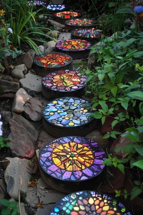 Stained Glass Stepping Stones, Glass Stepping Stones, Walkway Design Ideas, Walkway Designs, Garden Walkways, Stone Paths, Stepping Stones Diy, Walkway Design, Garden Stepping Stones