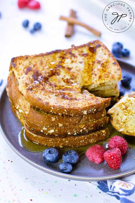 Healthy French Toast Recipe - Clean Eating Meal Plans, French Toast Toppings, Healthy French Toast Recipe, Healthy French Toast, Recipes Clean Eating, Easy French Toast Recipe, Healthy Toast, Clean Eating Plans, Delicious Clean Eating