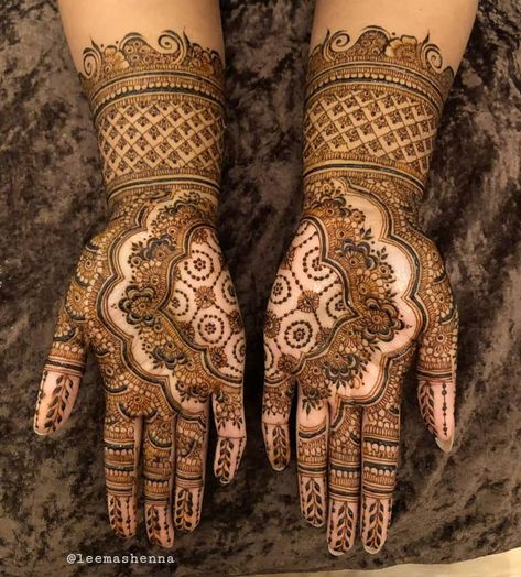 Bridal Henna Design, Finger Henna Designs, Henna Tattoo Hand, Henna Tattoo Designs Hand, Henna Art Designs, Modern Henna Designs, Simple Henna Tattoo, Latest Henna Designs, Bridal Henna Designs