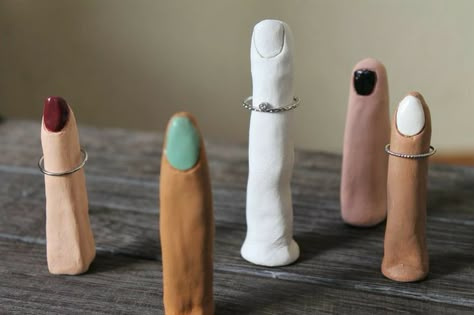 Diy Clay Ring Holder, Clay Ring Holders, Clay Ring Holder, Ring Holder Diy, Diy Clay Rings, Clay Ring, Diy Ring, Sculpture Art Clay, Ring Holders