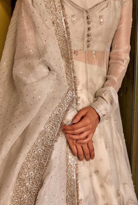 Ivory Anarkali Sabyasachi, Indian Engagement Dress For Bride, Engagement Outfits For Bride, Shah Jahan, Zara Shahjahan, Desi Dress, Wedding Lehenga Designs, Pakistani Fashion Casual, Pakistani Wedding Outfits