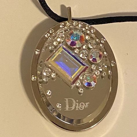 Christian Dior Crystal Boreal Lip Gloss Pendant Necklace Vintage Rare Dior Vintage Makeup, 2000s Dior, Dior Jewelry Necklace, Dior 1947, Dior Lipgloss, Luxury Stuff, Nail Art Photos, Dior Necklace, Pendant Necklace Vintage