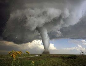 IAS Preparation- simplified like never before!: WIND,STROM AND CYCLONE Tornado Pictures, Water Spouts, Crazy Weather, Wow Photo, Storm Chasing, Storm Chaser, Cloud Formations, Wild Weather, Forces Of Nature