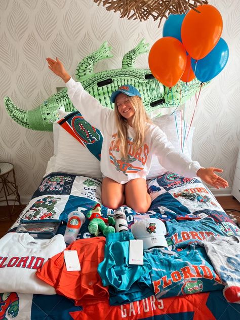 University Of Florida Outfits, Bed Party Ideas College, Florida College, College Bed Announcement, Uf Acceptance, University Of South Carolina Bed Party, College In Florida, Uf Bed Party, Bed Party