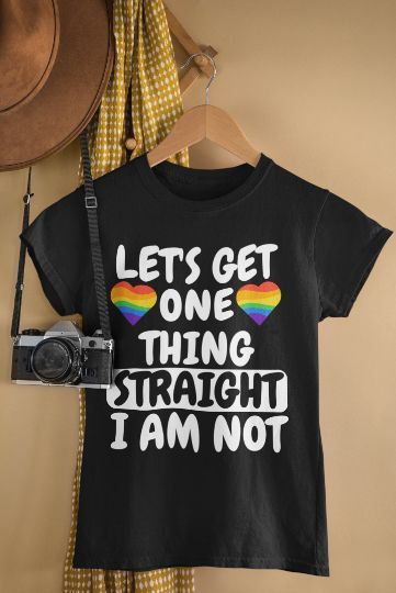 Really very poor quality. Doesn't Equal photos. And nisiquera is made of cloth. Is a Lycra Pride Month Shirts, Funny Gay Shirts, Pride Shirt Ideas, Queer Gift Ideas, Lgbtq Outfit, Gay Clothes, Pride Outfit Ideas, Pride Clothes, Pride Parade Outfit