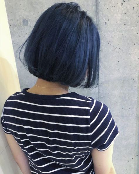 Short Blue Hair, Navy Hair, Blue Ombre Hair, Cortes De Cabello, Dark Blue Hair, Highlight Color, Short Grunge Hair, Hair Color Streaks, Asian Short Hair