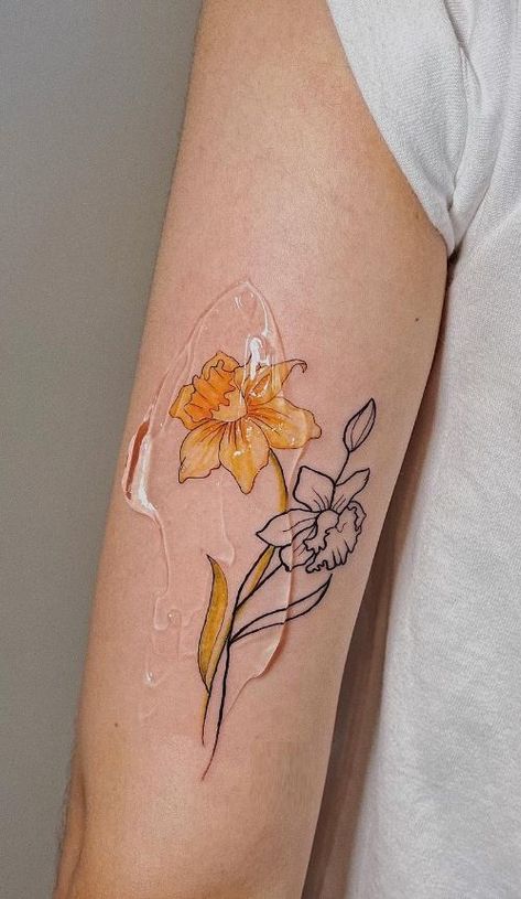 Daffodil Bunch Tattoo, Yellow Tattoos, Daffidol Flower Tattoos, Tattoo Daffodil, Daffodil Tattoo Color, Daffodil Flower Tattoo, Yellow Flower Tattoo, Yellow Ink Tattoos, Yellow Tattoo Ink