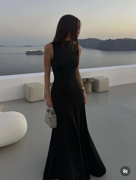 Classic Fancy Outfit, Elegant Grad Dresses, Clean And Elegant Outfit, Lbd Date Night Outfit, Fit Legs Outfit, Celebrities Interview Outfits, Fine Dining Dress Classy, Backless Black Dress Aesthetic, Dinner Chic Outfit