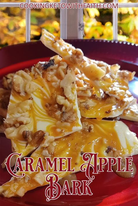 Caramel Apple Bark Keto Chocolate Bark, Caramel Apple Bark, Apple Bark, Caramel Apple Sauce, Gluten Free Caramel Apples, Apple Dessert Recipes Easy, Apple Slice Recipe, Best Apple Recipes, Pecan Chocolate