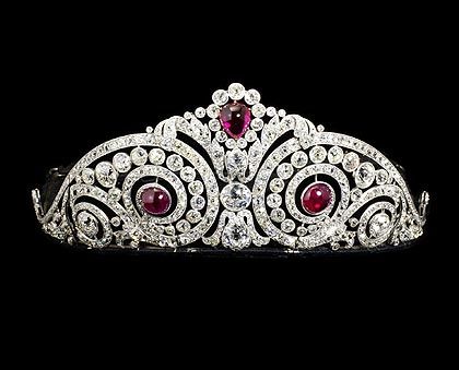 William and Judith Bollinger Gallery at the VA - Telegraph Cartier Tiara, Ruby Tiara, Royal Crowns, Beautiful Tiaras, Royal Tiaras, Red Stones, Diamond Tiara, Royal Jewels, Royal Jewelry