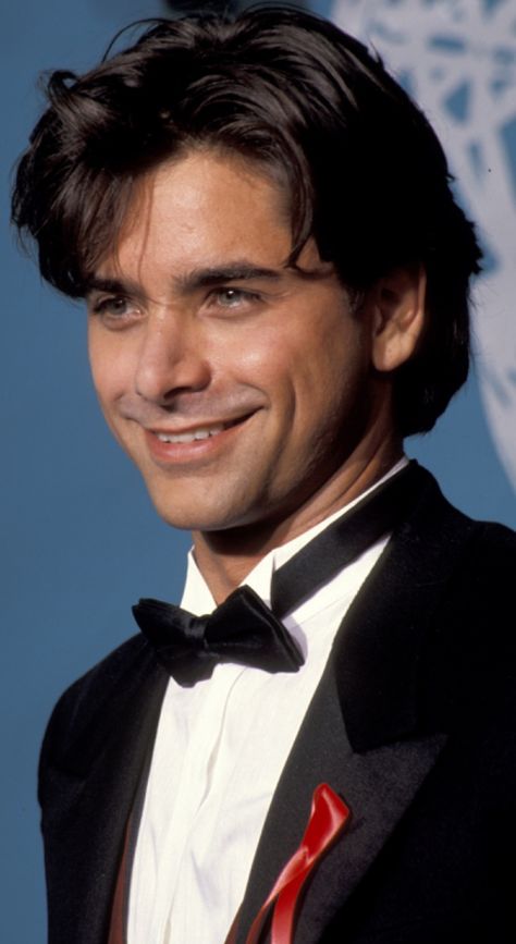 Uncle Jesse, Young Johnny Depp, John Stamos, Athletic Hairstyles, Actrices Hollywood, Attractive Guys, Hot Actors, Full House, Good Looking Men