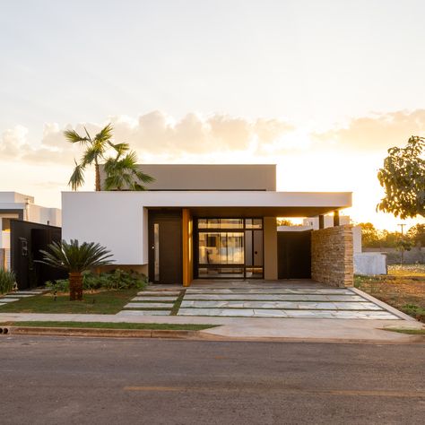 Galeria de Casa do Cerrado / Ser Arquitetos - 1 Mc House, Sand House, Glass Cabin, Weekend House, Facade House, Architecture Firm, Ad Design, Ground Floor, Modern Home