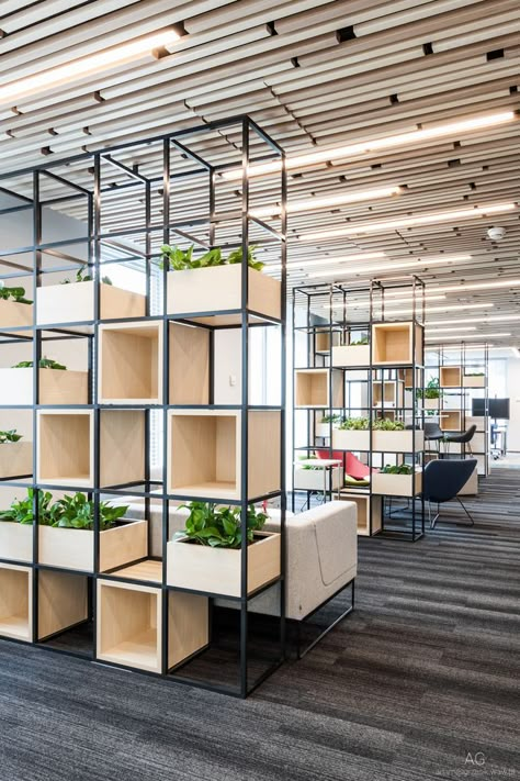 space divisions inspiration for corporate design Office Inspiration Workspaces, Multifunctional Room, Space Division, Cool Office Space, Corporate Office Design, Office Space Design, Modern Office Design, Office Layout, Cool Office