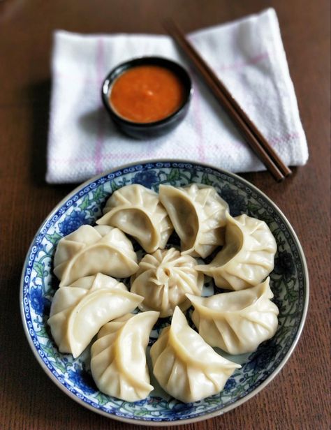 Momos are dumplings steamed or fried, with fillings of meat or vegetable famous in the Northern and Eastern part of India. Momos form an essential part of life and culture in the hills of Darjeeling, to where I originally belong. I have been fortunate enough to have the Momos, not only prepared at home, but also mixed additionally with the love of my parents and my siblings who all took part in the preparation, which made it all the more special, as we bonded over the Momo preparation. I have Chicken Momos Photography, Momos Pic Food, Momos Food Photography, Parkinson Diet, Momo Food, Chicken Momos, Food References, Momos Recipe, Food Pic