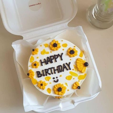 Food Aestethic, Sunflower Birthday Cakes, Kawaii Candy, Pastel Cakes, Korean Cake, Simple Cake Designs, Mini Cakes Birthday, Ray Of Light, Creative Birthday Cakes