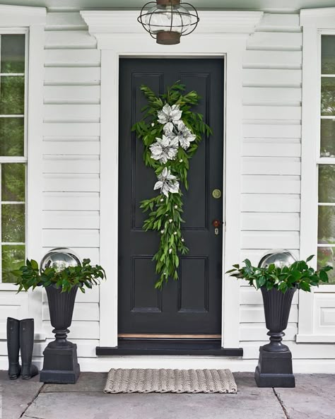 How to Decorate Your Front Door for the Holidays Winter Porch Decor, Christmas Open House, Homemade Wreaths, Winter Porch, Door Swag, Diy Christmas Decorations, Outdoor Candles, Christmas Decorations Diy Outdoor, Woodland Christmas