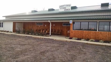 An Amish Country Store - Kalona, Iowa Kalona Iowa, Things To Do In Decorah Iowa, Amish Store, Iowa Farmhouse, Western Iowa Travel, Ottumwa Iowa, Amish Country Pa, Iowa Road Trip, Amana Colonies Iowa