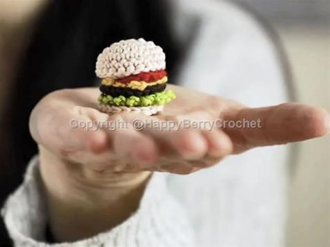 Mini Burger | HappyBerry Yarn Projects Crochet, Crochet Apple, Mini Burger, Light Worsted Weight Yarn, Knitting Videos Tutorials, Fall Crochet Patterns, Crochet Fruit, Mini Burgers, Mini Crochet