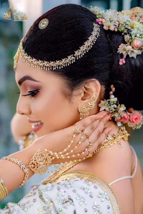 Traditional Wedding Saree, Bridal Bun, Different Hair Types, Wedding Saree, Kandy, Bride Hairstyles, The Endless, Traditional Wedding, Saree Wedding