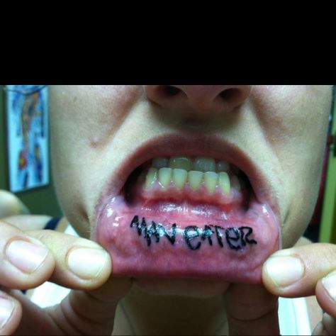 Funniest tattoo ever Awful Tattoos Hilarious Funny, Funcy Tattoo Boy, Single Word Tattoos, Funniest Tattoos, Tattoos Meme, Meme Tattoos Funny, Funny Single, Single Humor, Funny Tattoos