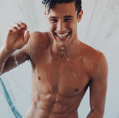 General picture of Cameron Dallas - Photo 408 of 2061 Men Smiling, Men In Shower, Cam Dallas, Cameron Alexander Dallas, White Smile, Magcon Boys, Smiling Man, Great Smiles, Cameron Dallas