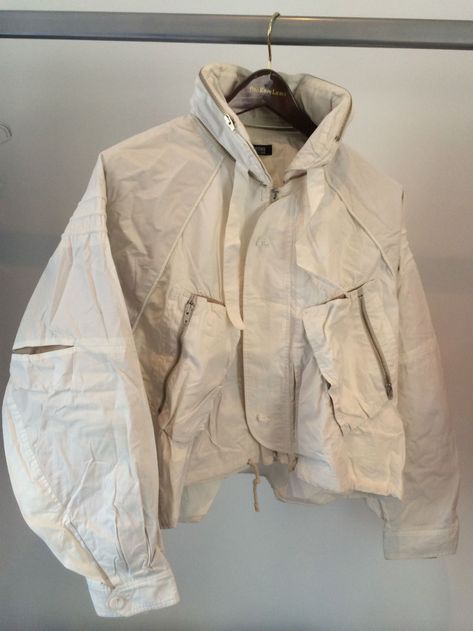 IT'S ALL MENtAL MASTURBATIOn (lacollectionneuse: cropped parachute bomber...) Parachute Jacket Outfit, Mens Cropped Jacket, Womens Cropped Jacket, Parachute Jacket, Ropa Upcycling, Jackets Uk, Archive Fashion, New Rock, Raf Simons