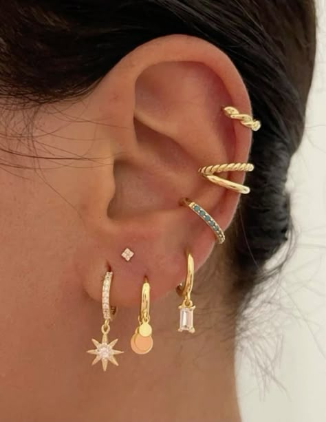 Aesthetic Ear Stack, Pretty Ear Stacks, Both Ears Pierced Ideas, Stacked Earlobe Piercing, Whole Ear Pierced Aesthetic, Earring Placement Ideas, Ear Mapping Piercing, Summer Earing Stacks, Peircings Earring Ideas