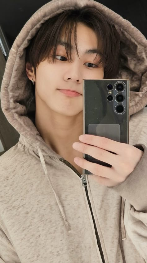 enhypen yang jungwon Jungwon Selca, Boyfriend Kpop, Beige Icons:), Korean Picture, 17 Kpop, Boyfriend Wallpaper, Ideal Boyfriend, Yang Jungwon, Chocolate Strawberries