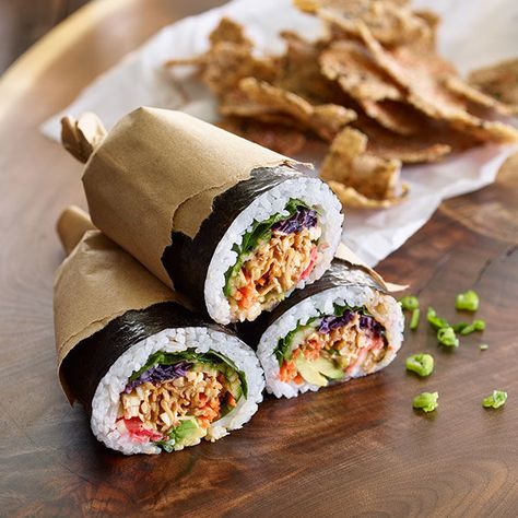 Sushi Burrito, Sushi Recipes Homemade, Veggie Sushi, Sushi Roll Recipes, Sushi Dishes, Vegan Sushi, Burritos Recipe, Food Club, Sushi Recipes