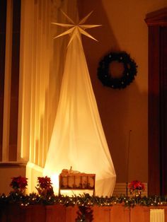 Star and manger scene, Christmas Eve 2014 Fort Dodge United Methodist Church, Fort Dodge, IA. Christmas Stage Design, Ward Christmas Party, Church Christmas Decorations, Christmas Stage, Christmas Pageant, Christmas Program, Christmas Church, Church Stage Design, Christmas Concert