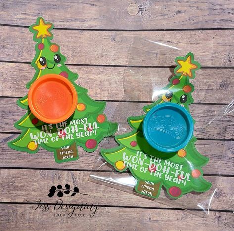 PlayDoh Christmas Tree Gift, Christmas Gift for Kids, School Gift, Play-Doh, Classroom Party, Non Candy Gift, Stocking Stuffer, Class favor  Have a WON-DOH-FUL time with these holiday themed Play-Doh gift! These Play Doh treats would be the perfect gift to give out to the special person in you life. They make the best classroom favors, an extra touch on Christmas gifts, the list goes on and on! These 1oz Play-Doh come in variety of colors and you will receive a mix of them in your order if you o Holiday Treats For Students, Kinder Christmas Gifts, Christmas Goody Bags For School, Christmas Gift Goodies, Kindergarten Christmas Treats, Christmas Kids Goodie Bags, Christmas Classmate Gifts Kid, Kids Christmas Gift Bags, Kids School Christmas Gifts