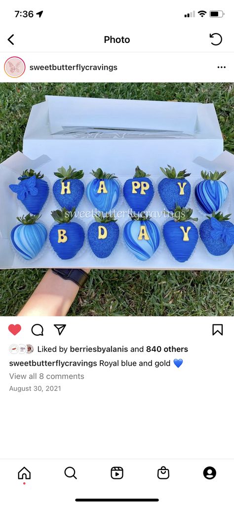 Blue And White Strawberries Chocolate Covered, Blue Covered Strawberries Ideas, Blue Birthday Strawberries, Royal Blue Strawberries Chocolate, Royal Blue And Gold Strawberries, Navy Blue Chocolate Covered Strawberries, Blue And Gold Chocolate Strawberries, Birthday Strawberries For Men, Blue And Gold Strawberries