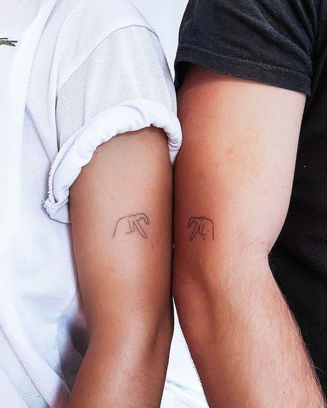 Infinity Tattoos For Couples, Cute Sister Tattoos, Infinity Couple Tattoos, Partner Tattoos, Cousin Tattoos, Matching Bff, Maching Tattoos, Father Daughter Tattoos, Tattoos For Couples