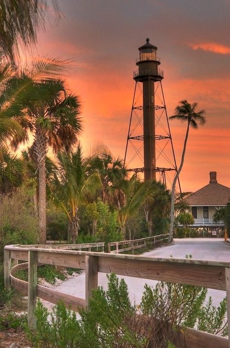 Sanibel Lighthouse, Sanibel Florida, Florida Lighthouses, Florida Travel Guide, Sanibel Island Florida, Outdoor Pictures, Captiva Island, Sanibel Island, Old Florida