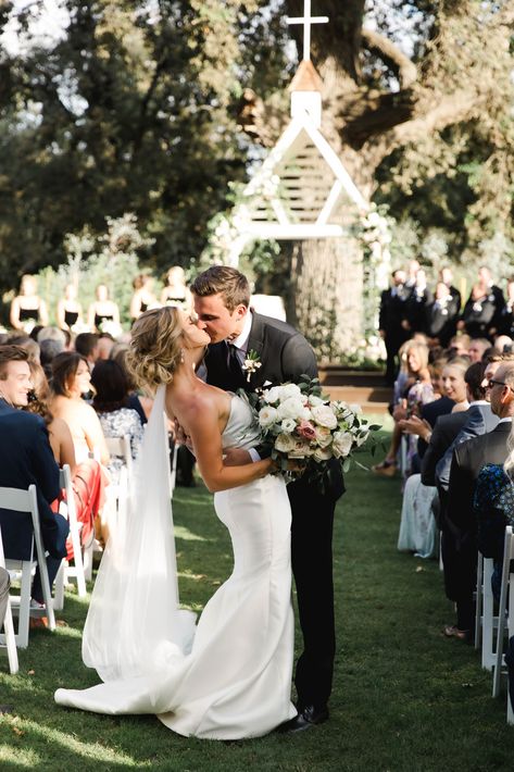 Middle Of The Isle Kiss, Kiss At End Of Aisle, Aisle Kiss Wedding, End Of The Aisle Kiss, Wedding Mid Aisle Kiss, End Of Aisle Kiss, End Of Aisle Wedding Photo, Kiss At The End Of The Aisle, Mid Aisle Kiss Wedding