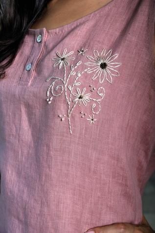 Hand Embroidery Top Designs, Simple Embroidery Designs For Kurti, Embroidery Tops For Women, Simple Flower Embroidery, Embroidery Designs For Kurtis, Linen Kurti, Neck Embroidery Designs, Basic Hand Embroidery Stitches, Clothes Embroidery Diy