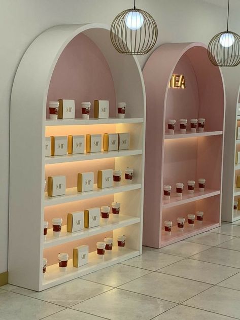 Beauty Kiosk Design, Make Up Shop Interior Design, Salon Product Display Ideas Retail, Cosmetics Store Interior Design, Beauty Retail Display, Esthetician Product Display, Nail Store Interior Design, Makeup Display Ideas Retail, Cosmetic Shop Interior Design Shelves