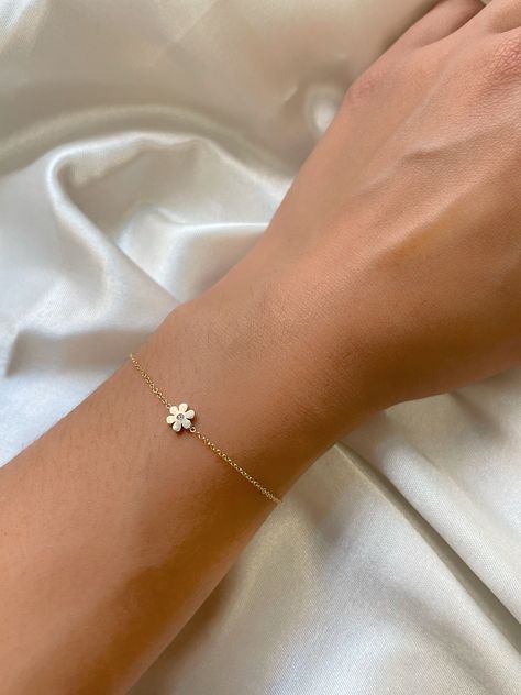 14k Gold Tiny Flower Bracelet with Diamond | ZOE LEV Hand Accessories Bracelets, Simple Gold Bracelet, Solitaire Bracelet, Gold Bracelet Simple, Flower Chain, Cute Bracelet, Everyday Bracelet, Women Anklets, Jewelry Accessories Ideas