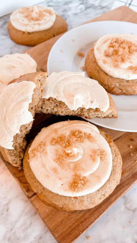 Banana Bread Cookie with Brown Sugar Cream Cheese Frosting Banana Bread Cream Cheese, Brown Sugar Cream Cheese Frosting, Creamy Frosting, Banana Bread Cookies, Bread Cookies, Brown Sugar Cookies, Canned Frosting, Cream Cheese Buttercream, Banana Cookies