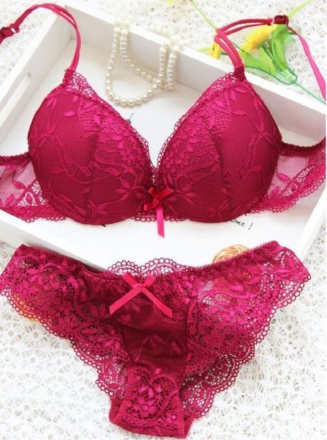 Female Outfits - Female underwear - Wattpad Bra Sets, Cute Lingerie, Lace Lingerie Set, Red Lingerie, Pretty Lingerie, Bra Panty, Dolce E Gabbana, Lace Embroidery, Beautiful Lingerie