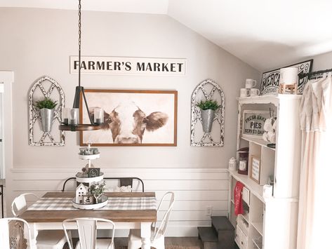 Farmhouse Kitchen Cow Decor, Cows Kitchen Decor, Cow Home Decor Ideas, Farmhouse Cow Kitchen, Cow Themed Dining Room, Kitchen Cow Decor Ideas, Cow Farmhouse Decor, Cow Dining Room Decor, Cow Dining Room