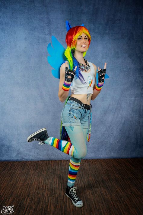 #mlp #mlpcosplay #rainbowdash #rainbowdashcosplay #mylittlepony #mylittleponyfriendshipismagic #cosplay My Little Pony Costume Diy, Mlp Cosplay Rainbow Dash, Rainbow Dash Outfit Ideas, Mlp Inspired Outfits, Rainbow Dash Halloween Costume, My Little Pony Cosplay, Rainbow Dash Cosplay, Rainbow Dash Costume, Mlp Cosplay