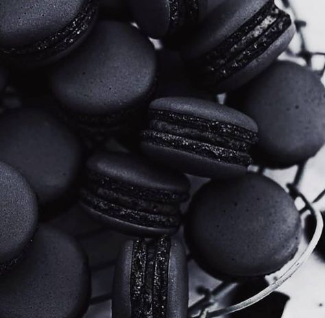 Black Macaroons, Dark Wedding, Black Food, All Black Everything, Black And White Aesthetic, Black Aesthetic Wallpaper, Happy Colors, Black Wedding, Macaroons