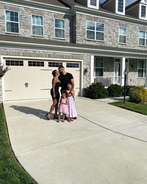 Sold House Pictures First Home Black Family, Black Family Asethic, Family Of Four Aesthetic, Black Couple Family, Family Astethic, Young Black Family Goals, Black Family Goals, Black Family Aesthetic, Family Vision Board