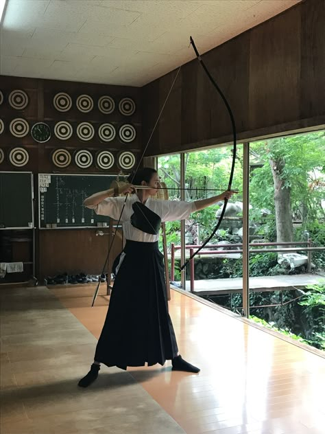 Archery Aesthetic Outfit, Kendo Aesthetic, Archery Aesthetic, Archery Club, Clubbing Aesthetic, Combat Art, Japanese Dress, Sketches Tutorial, Wolf Moon