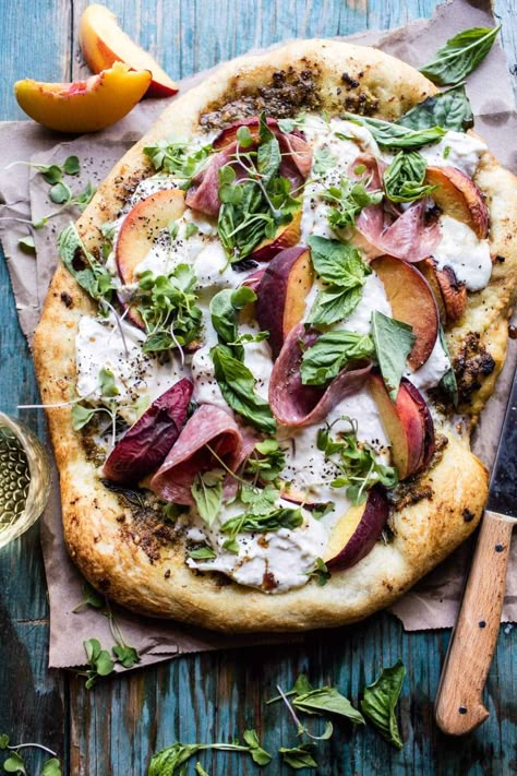 Peach Burrata Pizza with Honey Balsamic. Pizza With Honey, Peach Pizza, Peach Burrata, Pizza Marinara, Burrata Pizza, Pizza Roll, Diner Recept, Honey Balsamic, Half Baked