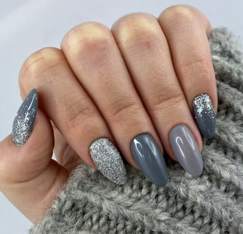 60 Creative Christmas Nail Ideas - Leap With Grace Dark Grey Christmas Nails, Grey Christmas Nails, Light Gray Nails, Ombre Nail Design, Acrylic Ombre, Holiday Nail Ideas, Red And Gold Nails, Grey Nail Designs, Christmas Nail Ideas