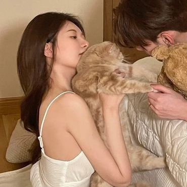 Rp Matching Dp, Share Pfp Couple, Korean Matching Pfp Couple Aesthetic, Matching Asian Pfps, Ulzzang Couple Pfp, Sharing Pfp Couple, Matching Pfp Ulzzang, Cat Pair Dp, Korean Couple Matching Pfp